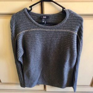 Paige ribbed sweater with chain